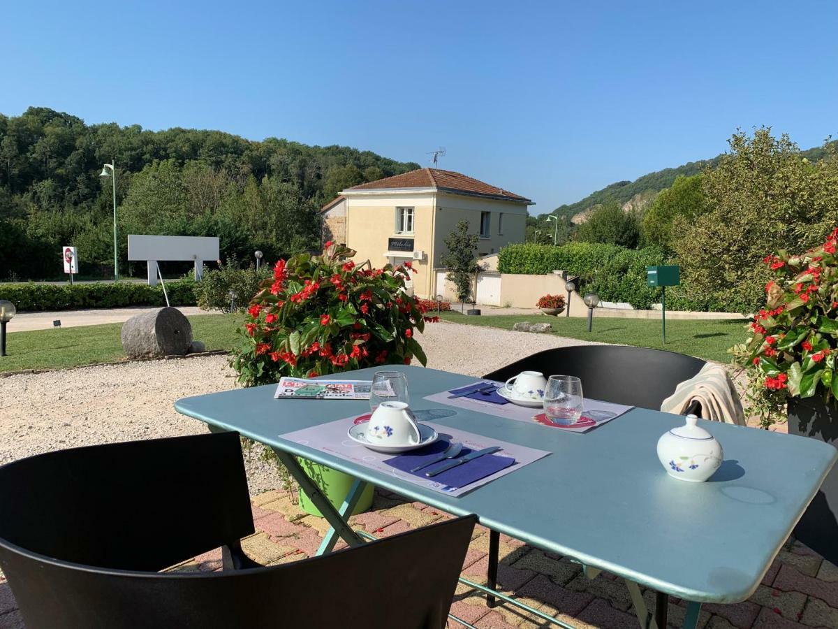 Hotel Brun Saint-Lattier Екстер'єр фото
