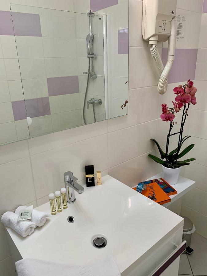 Hotel Brun Saint-Lattier Екстер'єр фото