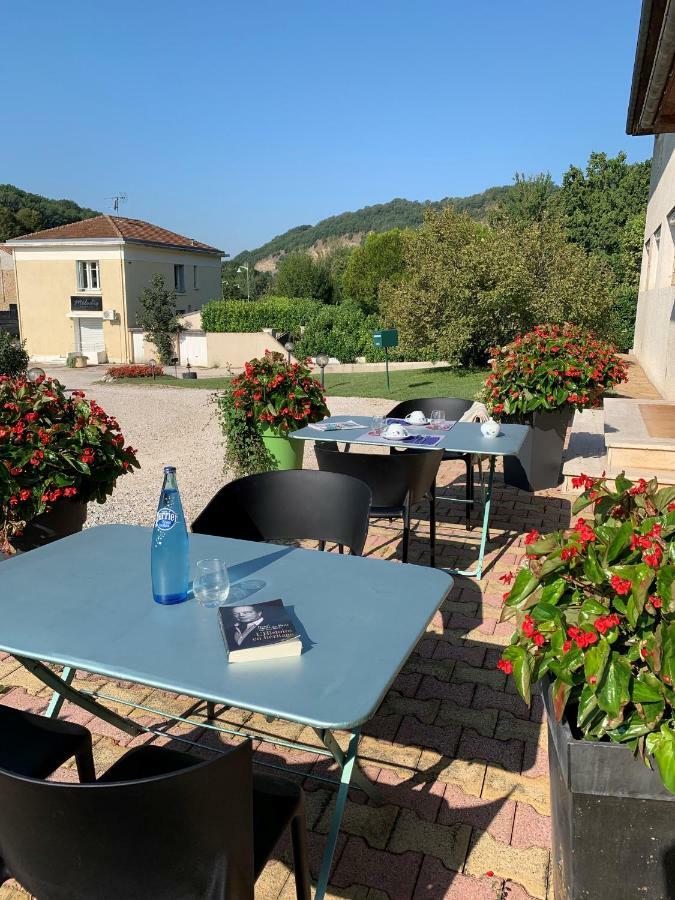 Hotel Brun Saint-Lattier Екстер'єр фото