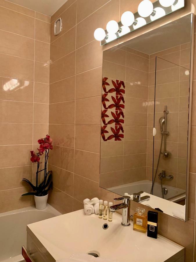 Hotel Brun Saint-Lattier Екстер'єр фото